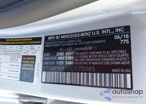 2016 Mercedes-Benz C 300 z USA, uszkodzony, nr VIN 55SWF4JB1GU170085